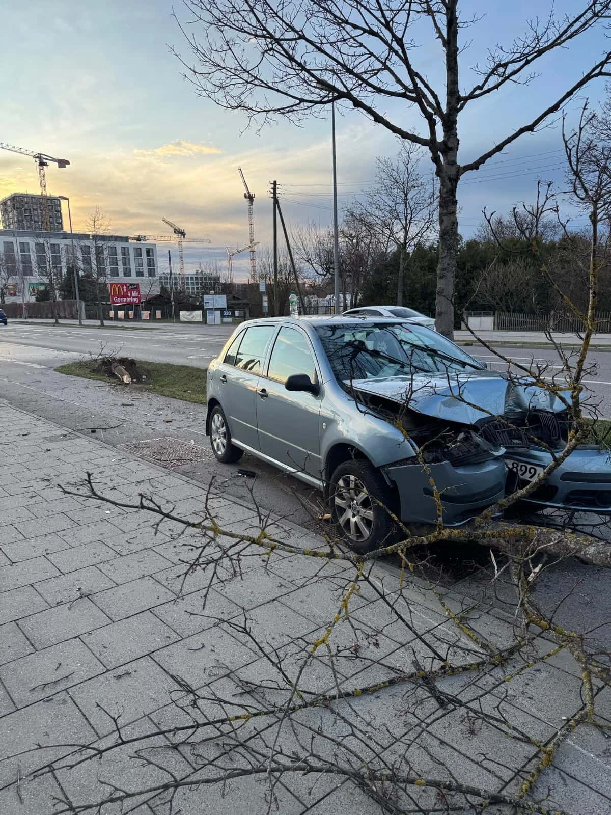 Autounfall in München – Kfz-Gutachter vor Ort